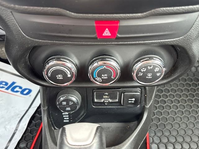 Used 2017 Jeep Renegade Trailhawk image 26