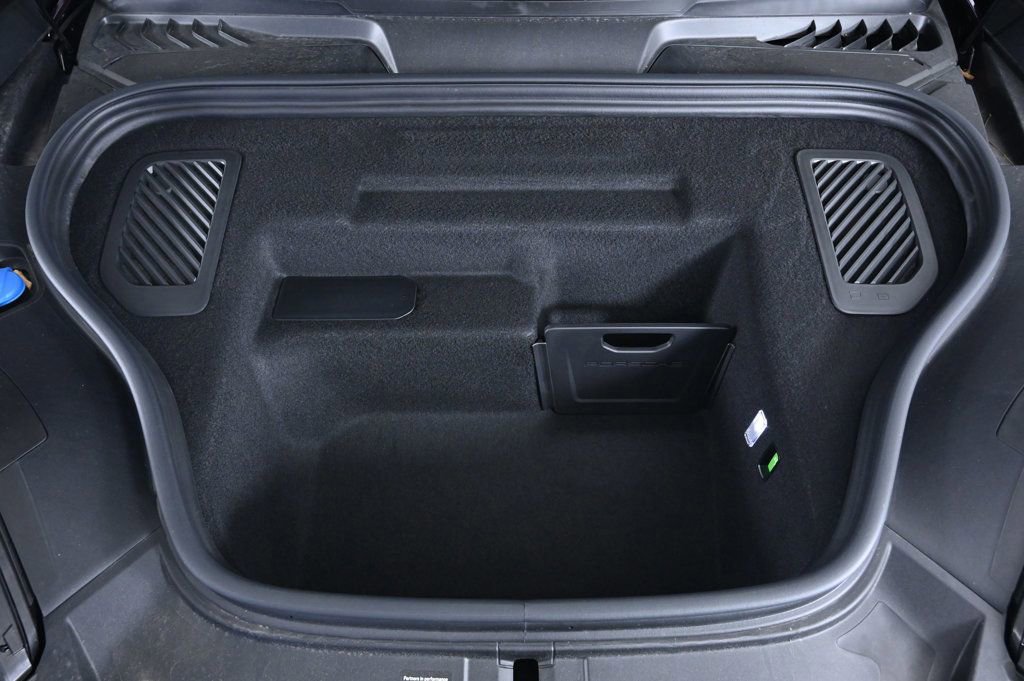 Certified 2025 Porsche Macan Electric image 28