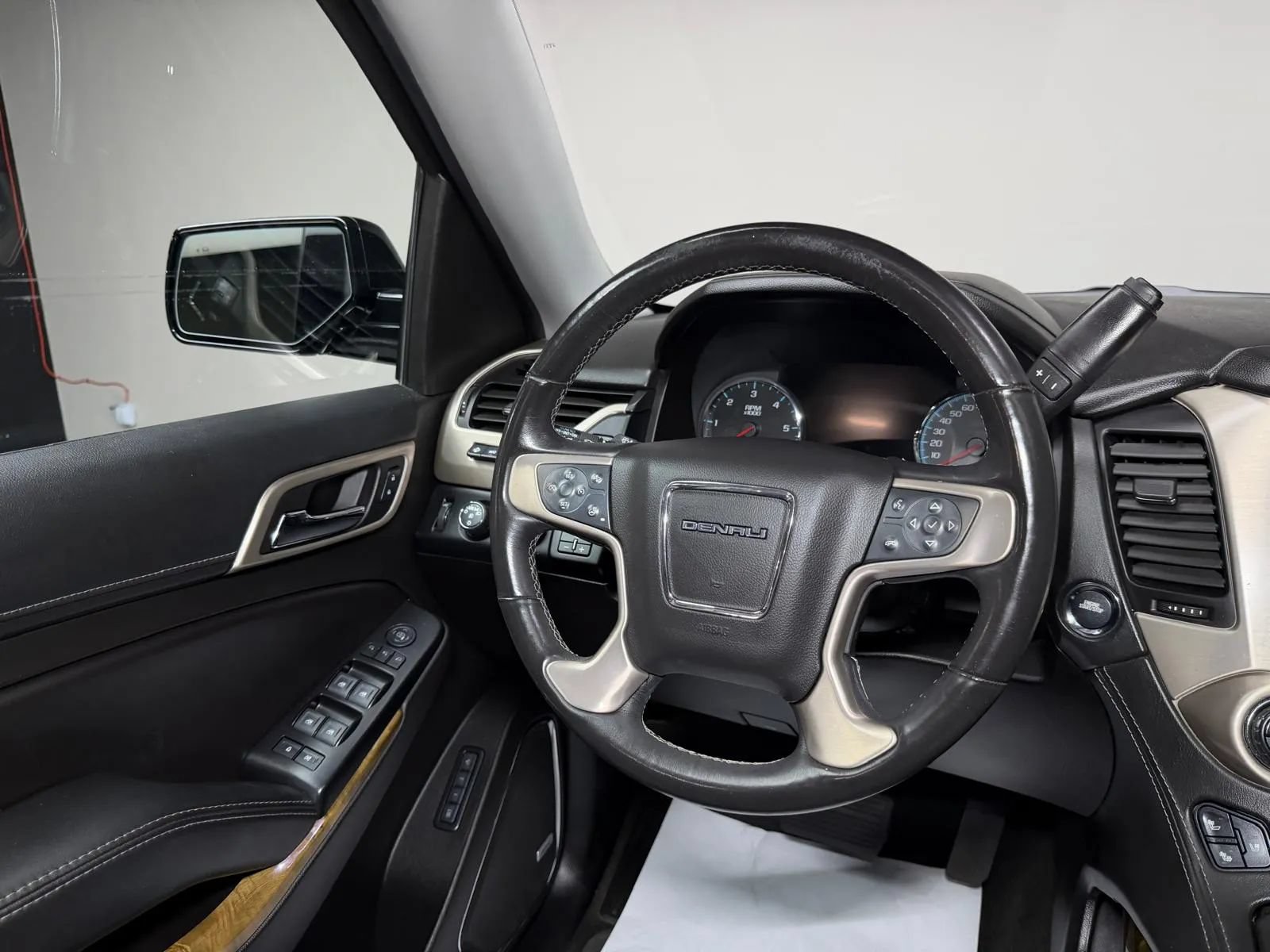 Used 2017 GMC Yukon XL Denali w/ Open Road Package AWD/4WD image 28