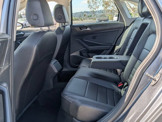 Used 2024 Volkswagen Jetta SE FWD image 11