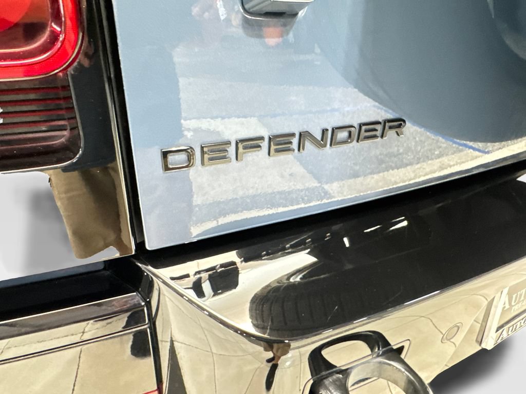 Used 2024 Land Rover Defender 110 X-Dynamic SE AWD/4WD image 21