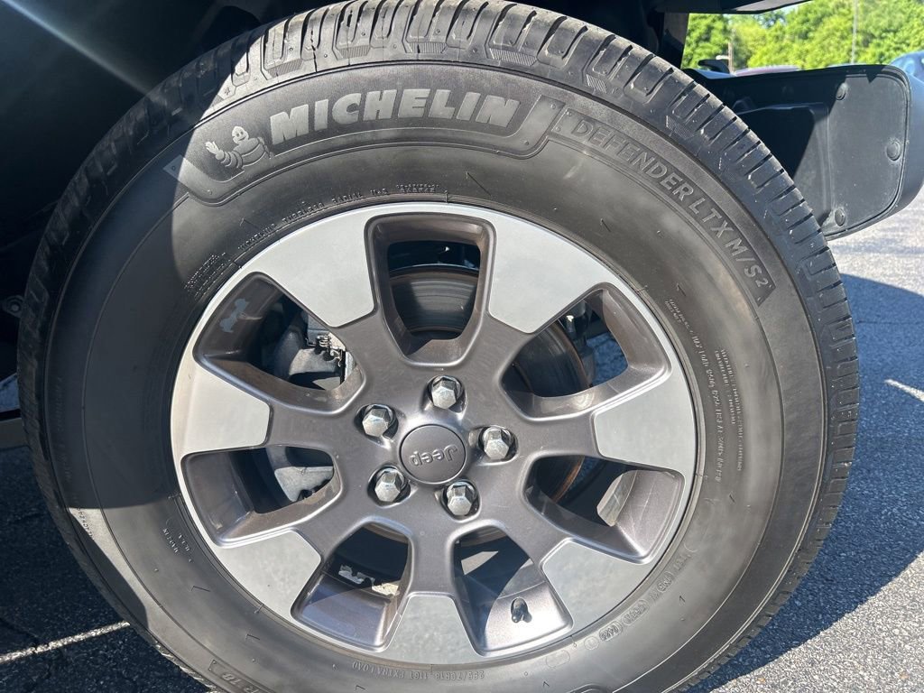Used 2018 Jeep Wrangler Unlimited Sahara AWD/4WD image 29
