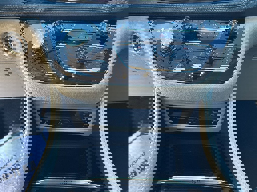 Used 2023 Chrysler Pacifica Limited w/ Uconnect Theater Family Group image 33