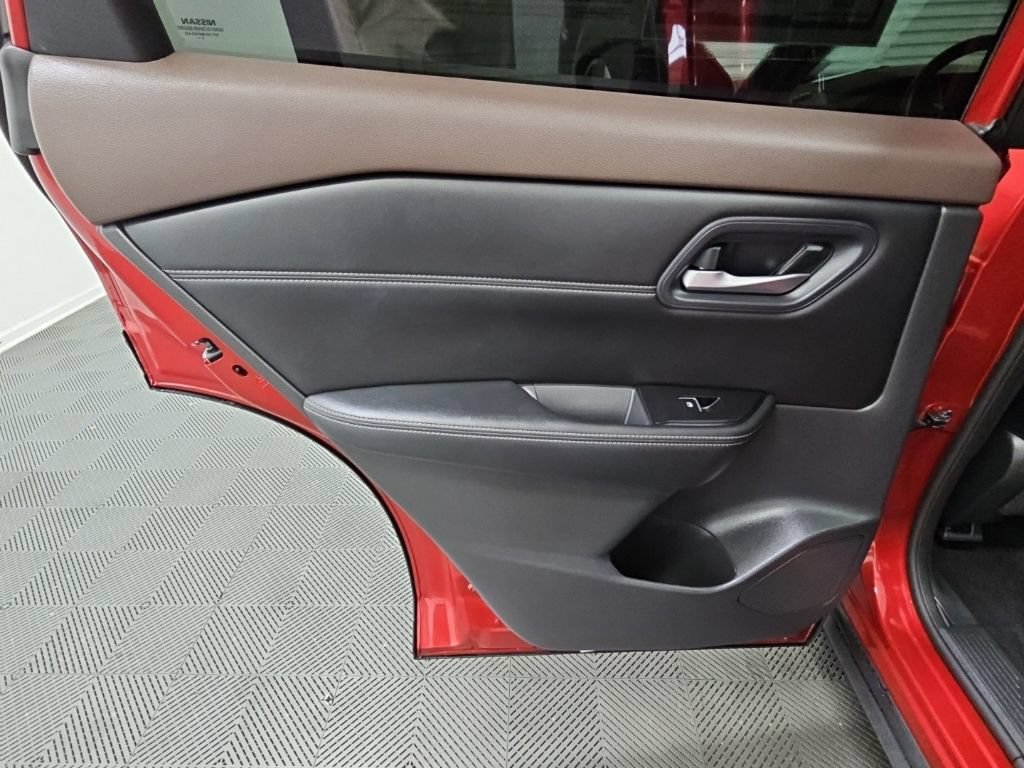 Used 2023 Nissan Rogue SL AWD/4WD image 31