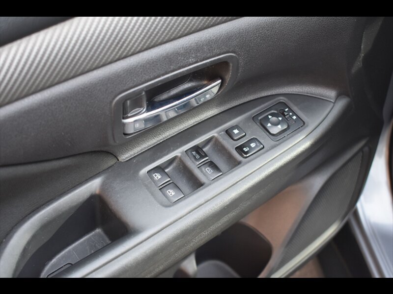 Used 2016 Mitsubishi Outlander SE FWD image 17