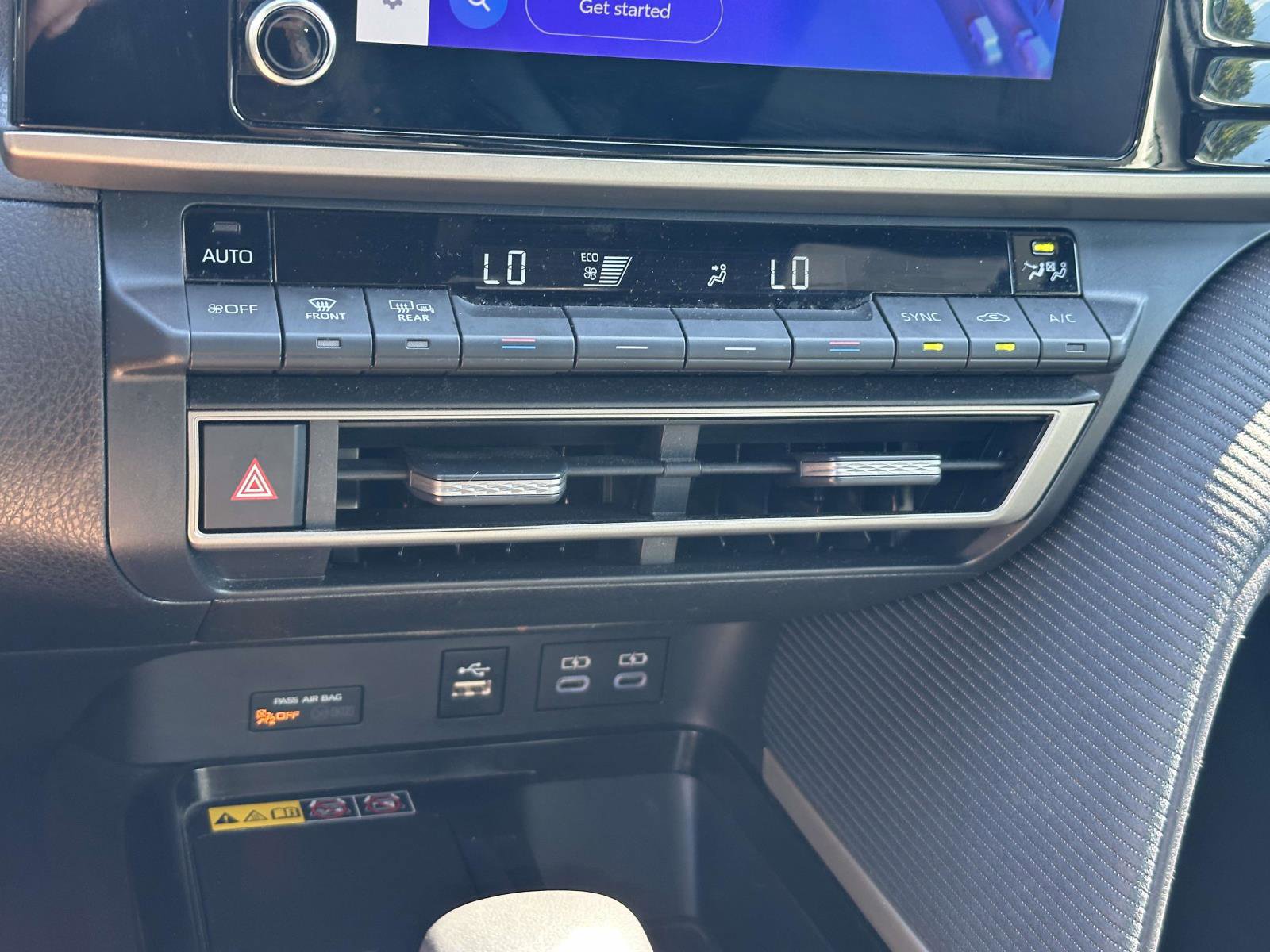 Used 2025 Toyota Camry SE image 25