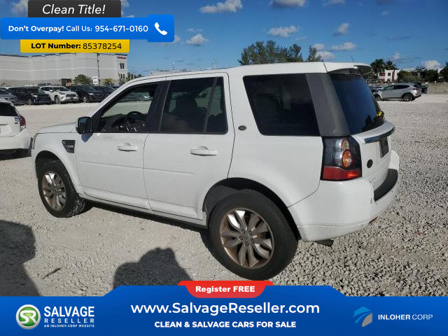 Used 2014 Land Rover LR2 HSE image 3