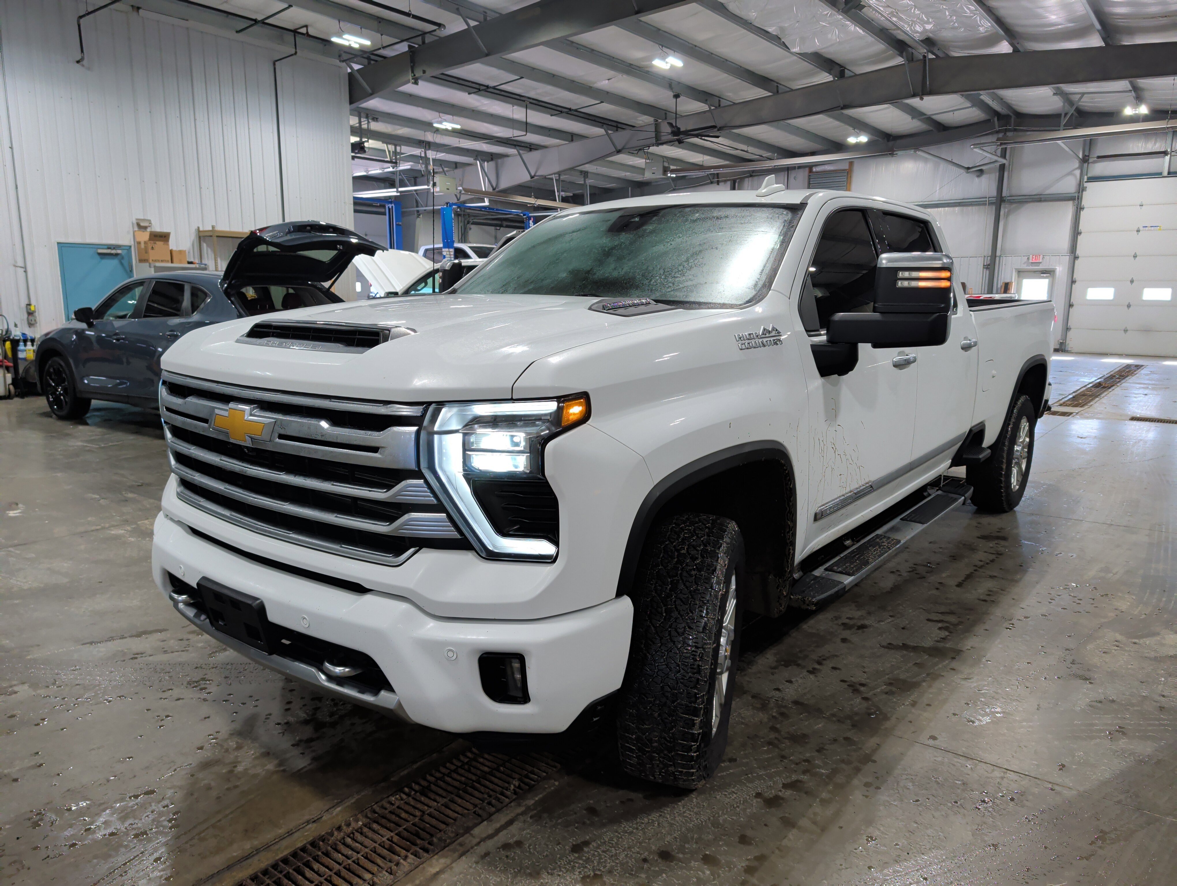 Used 2024 Chevrolet Silverado 3500 High Country w/ High Country Premium Package image 6