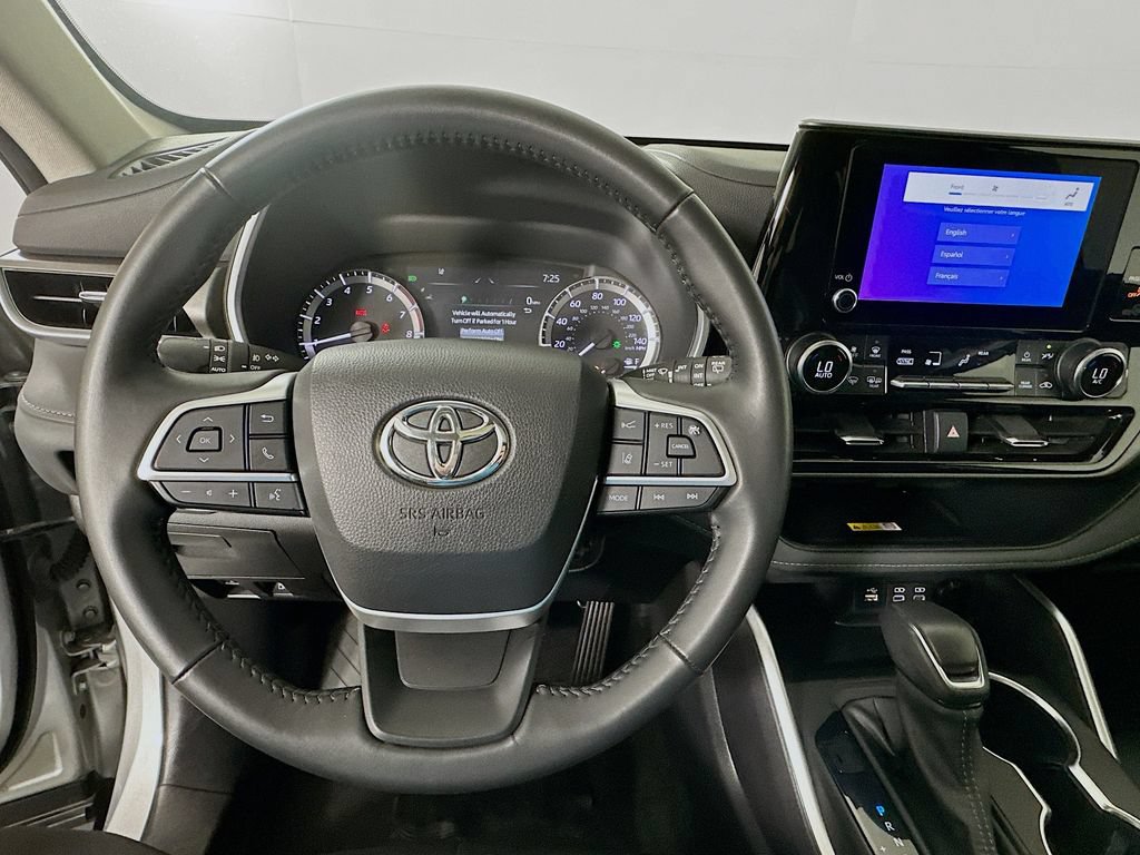 Certified 2024 Toyota Highlander XLE AWD/4WD image 11