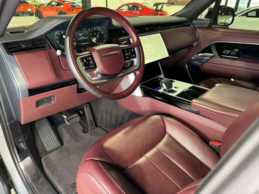 Used 2024 Land Rover Range Rover SE image 9
