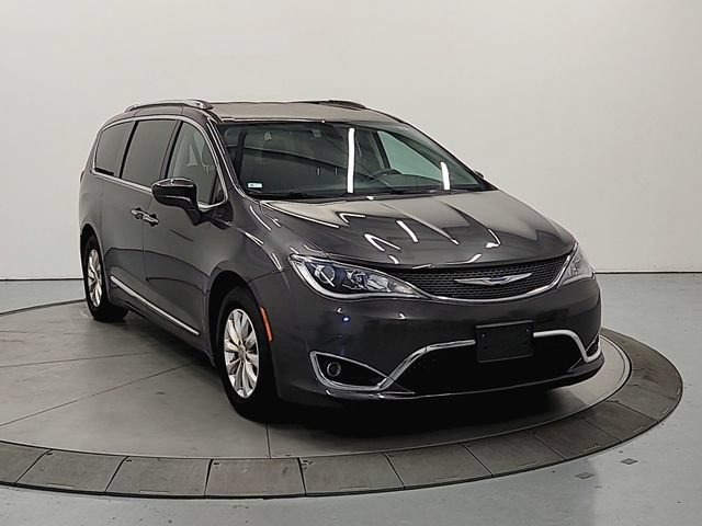 Used 2018 Chrysler Pacifica Touring-L FWD image 3