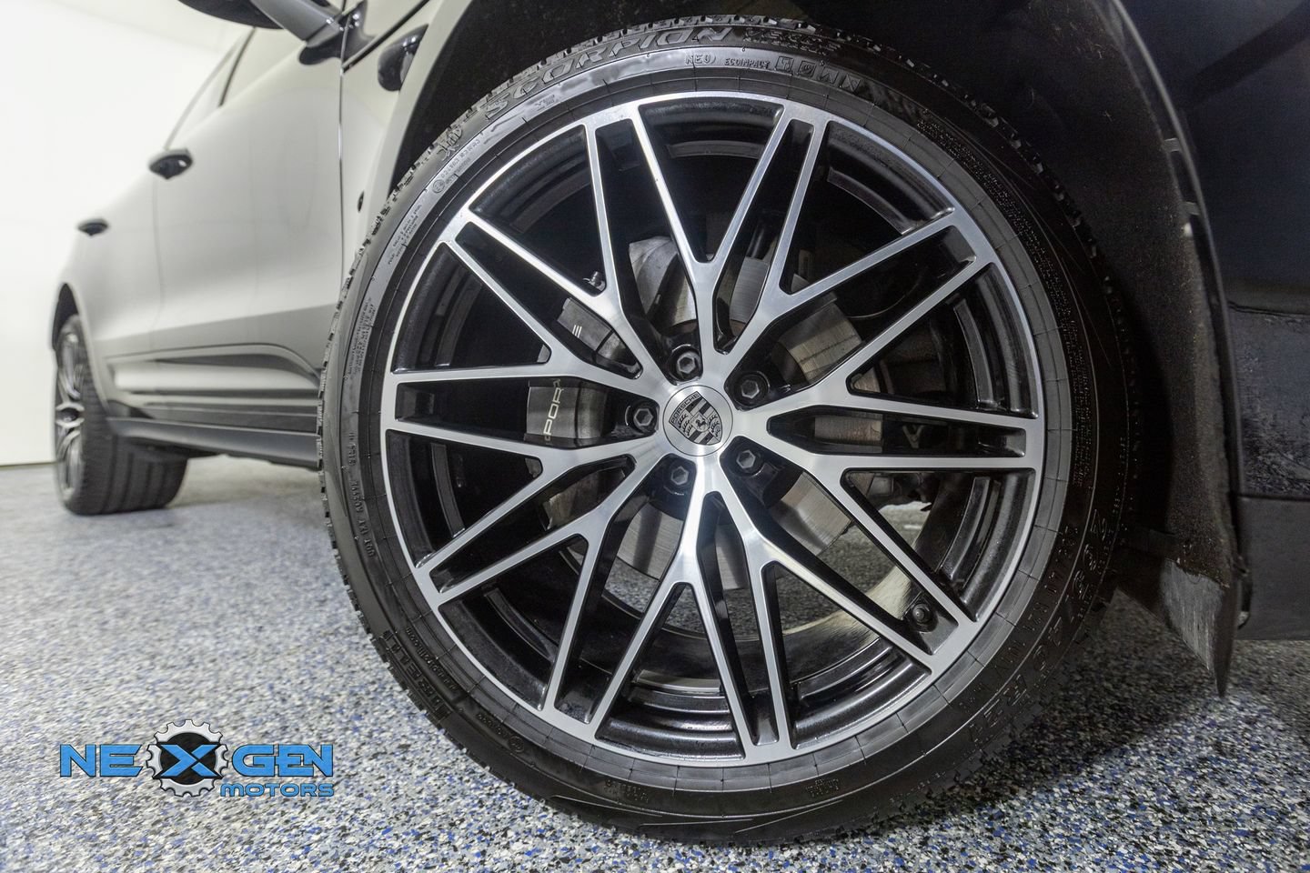 Used 2024 Porsche Macan AWD/4WD image 54