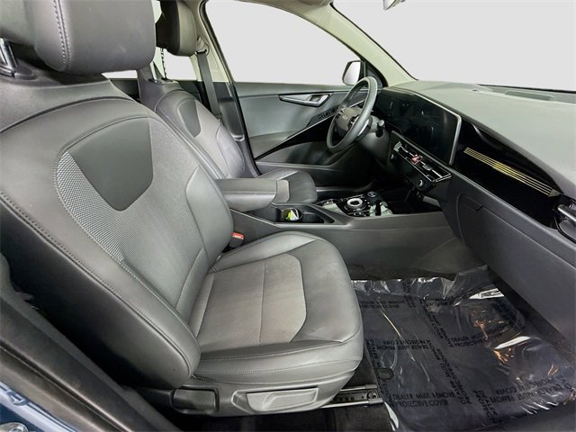 Used 2023 Kia Niro EX image 28