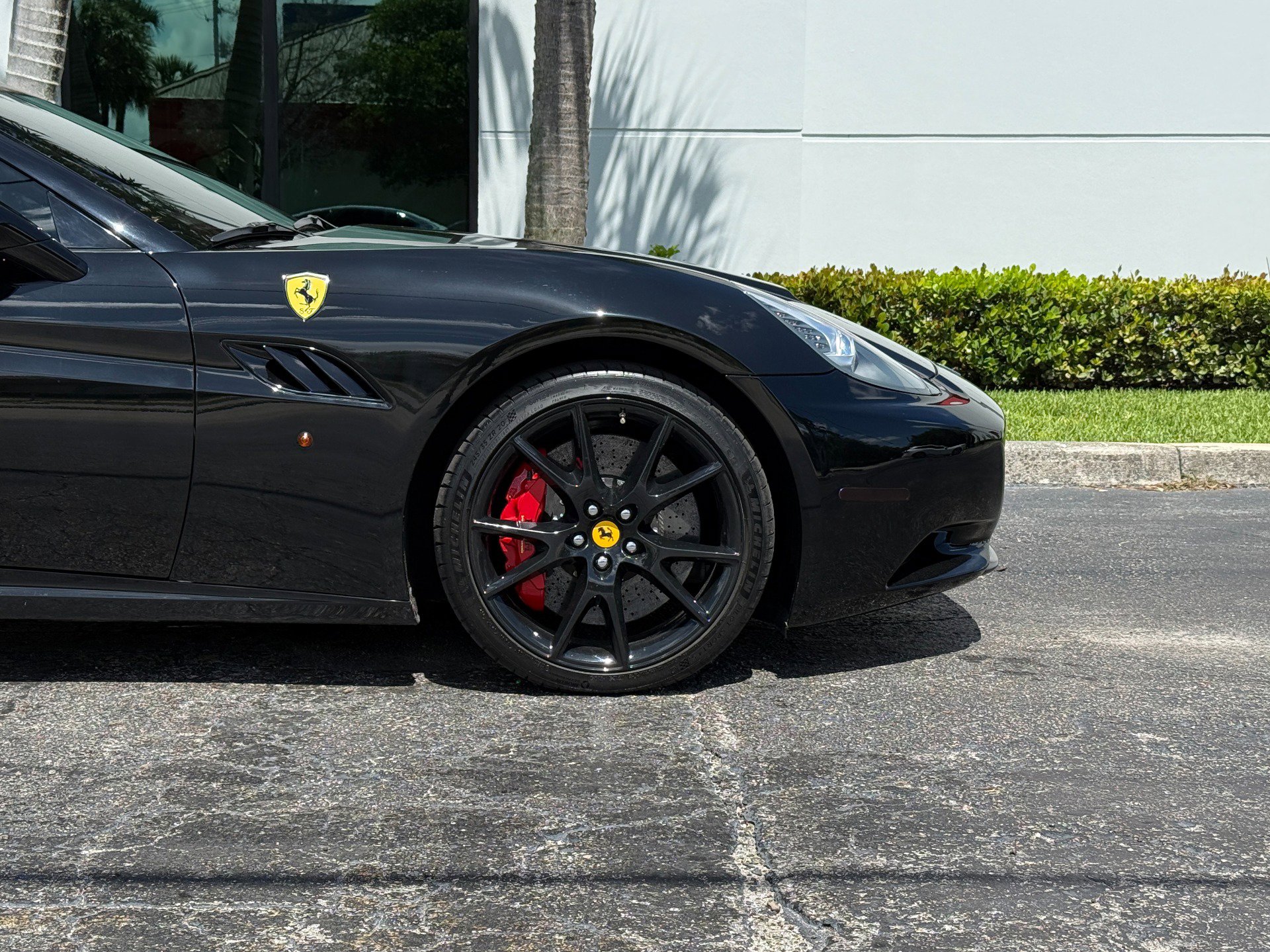Used 2010 Ferrari California RWD image 19