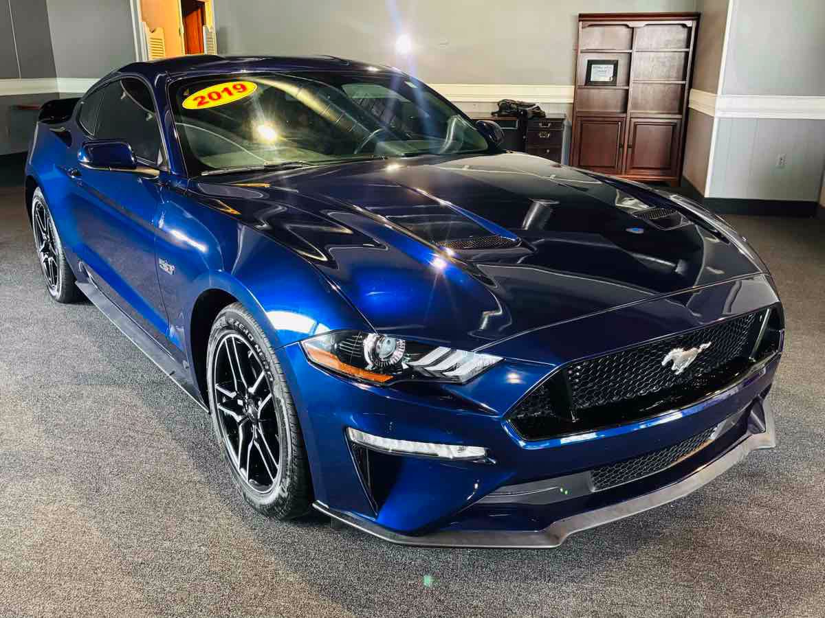 Used 2019 Ford Mustang GT RWD image 1