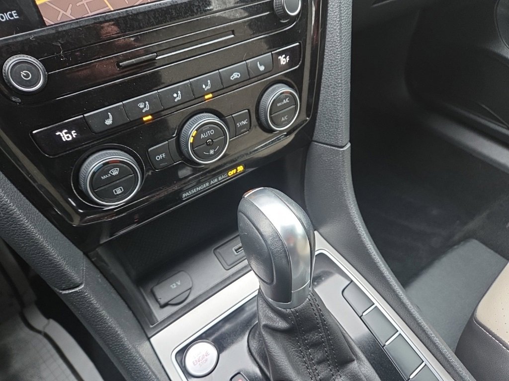 Used 2021 Volkswagen Passat 2.0T R-Line image 33