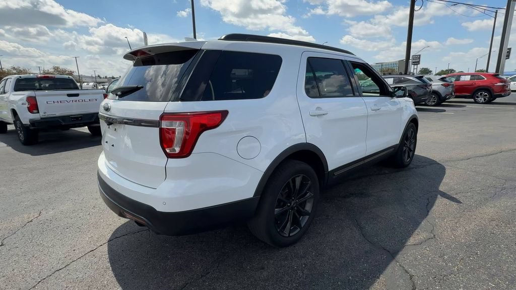 Used 2017 Ford Explorer XLT w/ Equipment Group 202A FWD image 8
