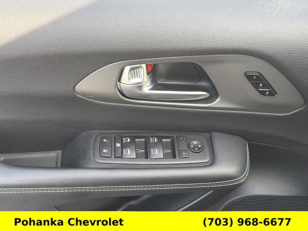 Used 2025 Chrysler Pacifica Select FWD image 19