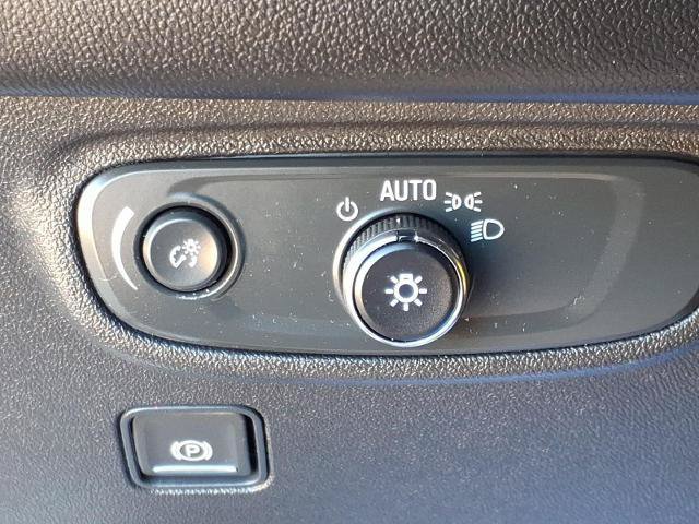 Used 2024 GMC Terrain SLE w/ Driver Convenience Package AWD/4WD image 15