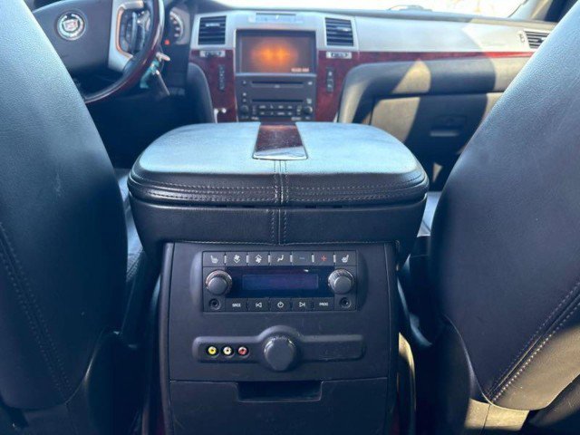 Used 2009 Cadillac Escalade ESV AWD image 7