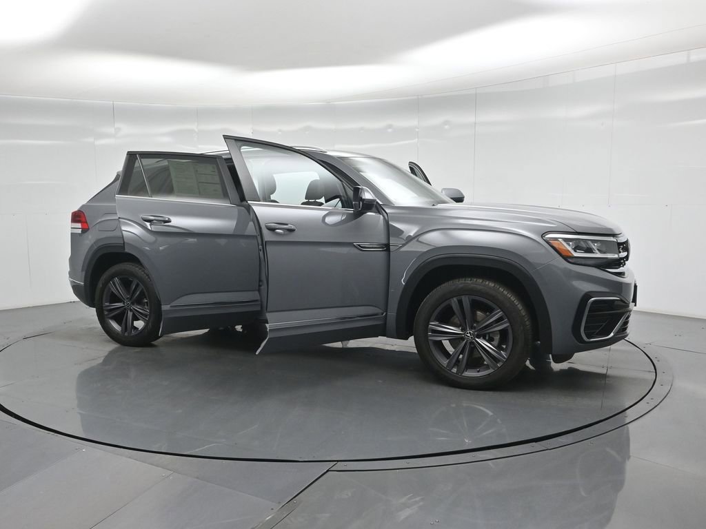 Used 2021 Volkswagen Atlas Cross Sport SE image 31