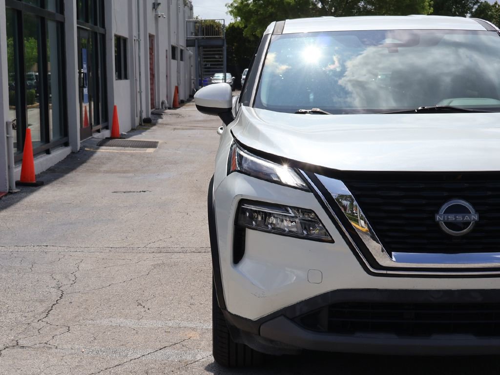 Used 2023 Nissan Rogue SV FWD image 11