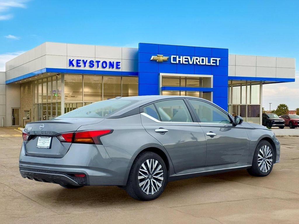 Used 2025 Nissan Altima 2.5 SV FWD image 7
