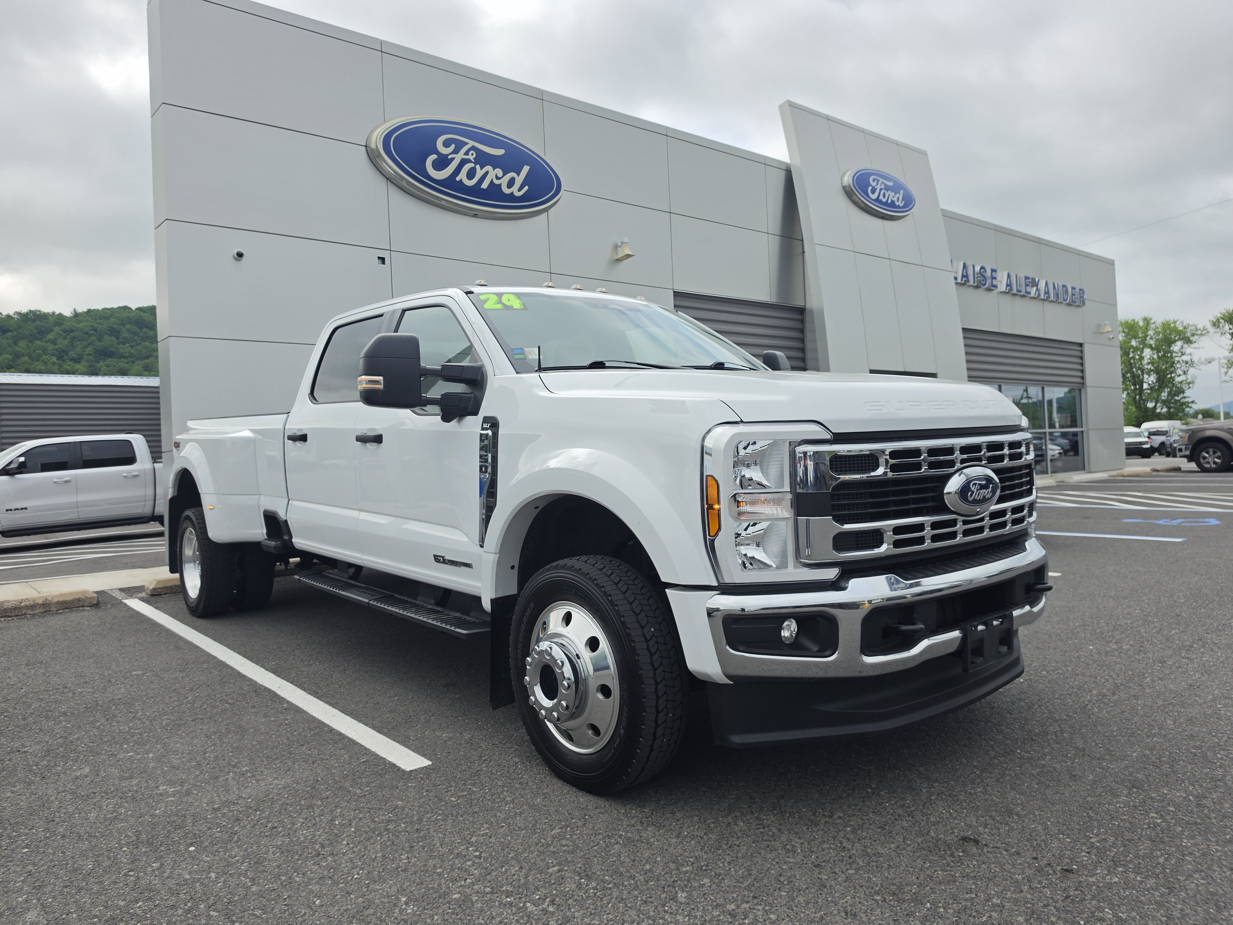 Used 2024 Ford F450 XLT w/ 360-Degree Camera Package AWD/4WD image 1
