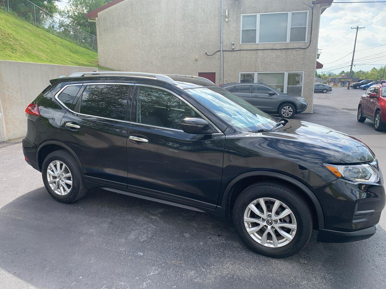 Used 2018 Nissan Rogue SV AWD/4WD image 6