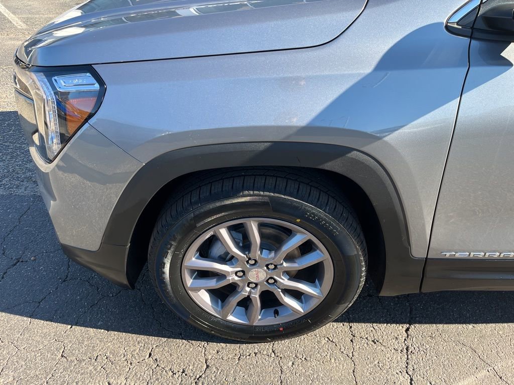 Used 2024 GMC Terrain SLT image 15