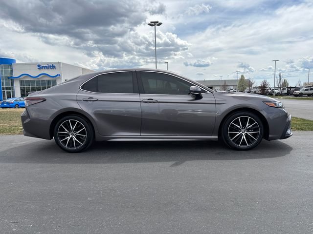 Used 2024 Toyota Camry SE image 2