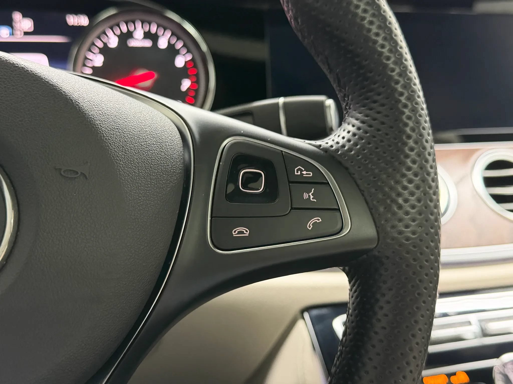 Used 2017 Mercedes-Benz E 400 4MATIC Wagon image 69