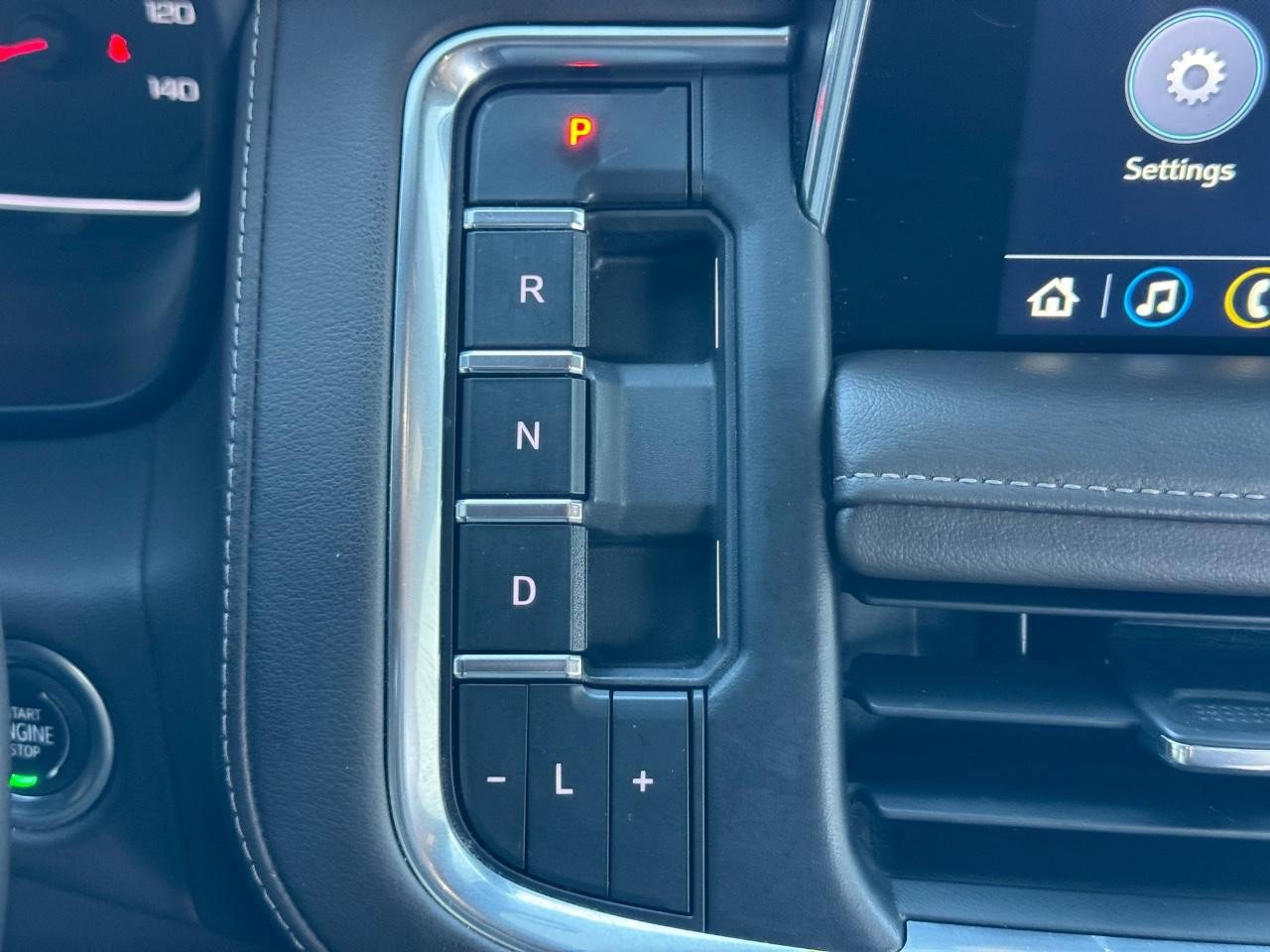 Used 2021 Chevrolet Suburban Z71 w/ Z71 Signature Package image 17