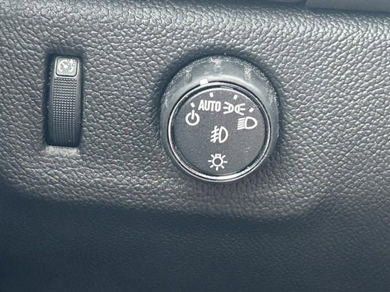 Used 2022 GMC Canyon Denali image 18