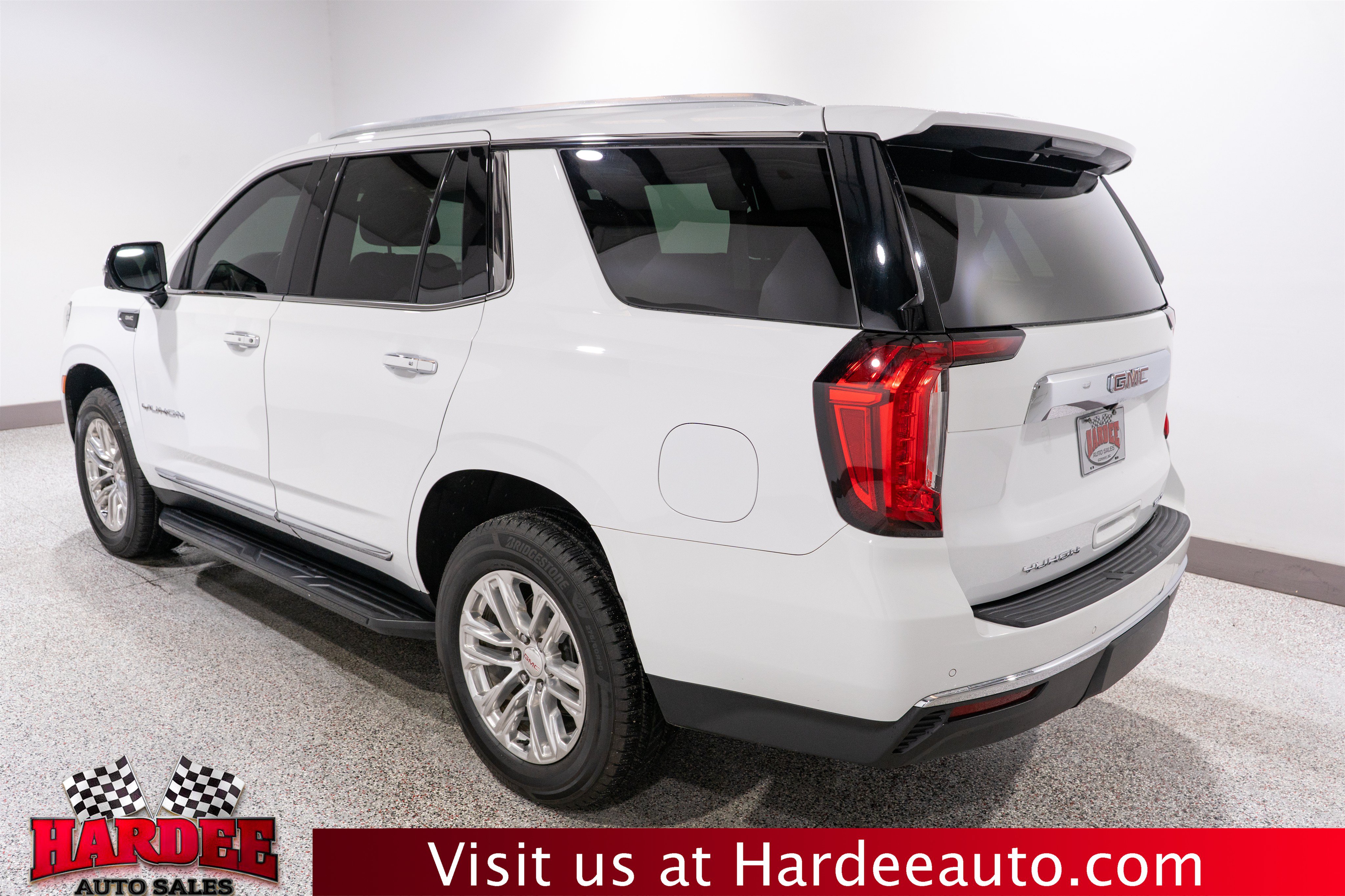 Used 2022 GMC Yukon SLT w/ SLT Premium Package RWD image 3