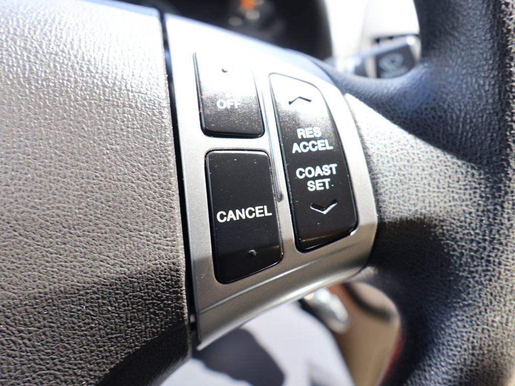 Used 2010 Hyundai Elantra GLS FWD image 15
