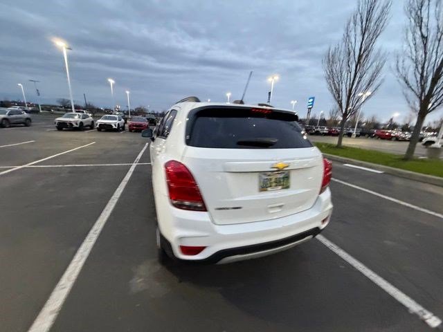 Used 2022 Chevrolet Trax LT w/ LT Convenience Package image 16