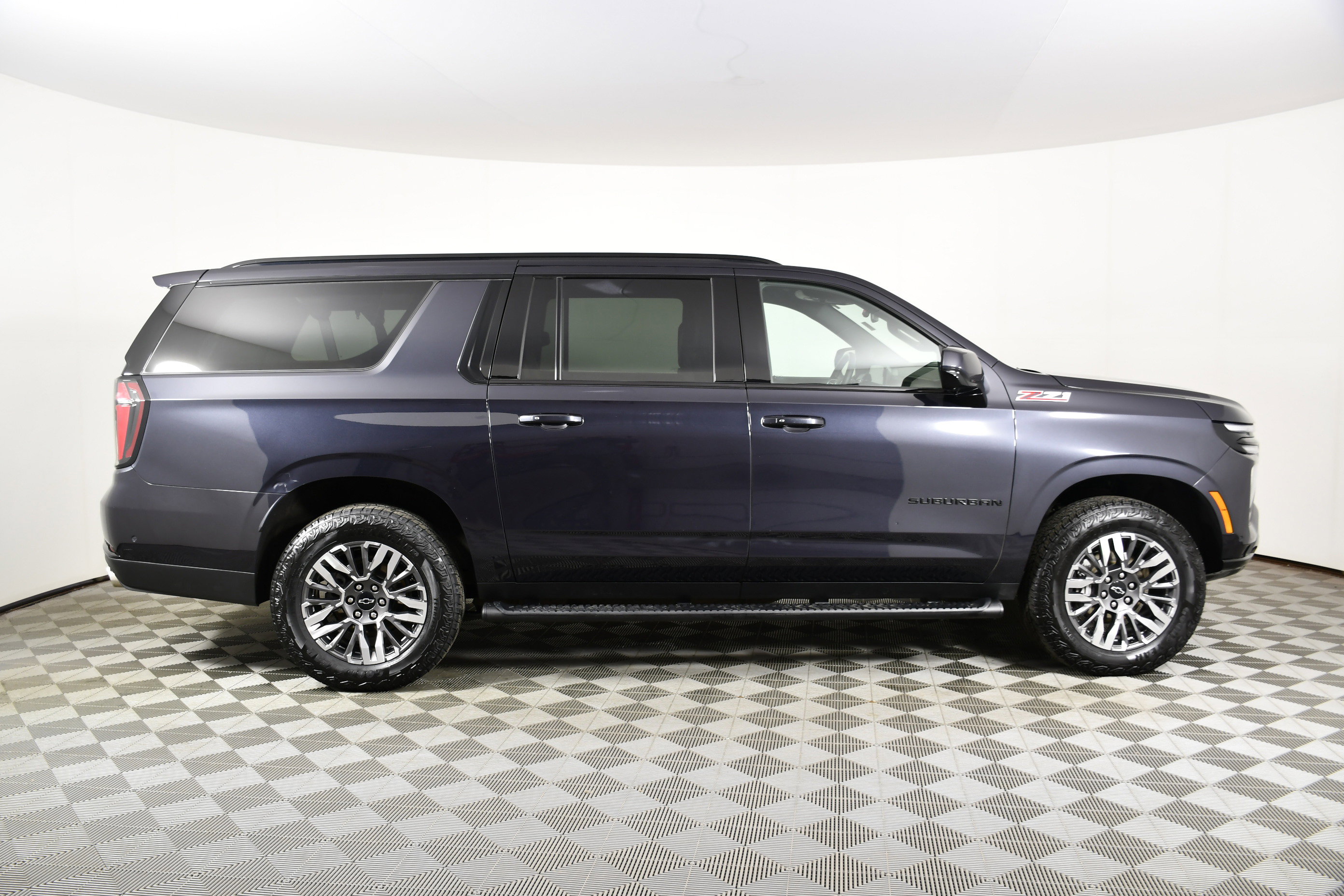 Used 2025 Chevrolet Suburban Z71 image 5