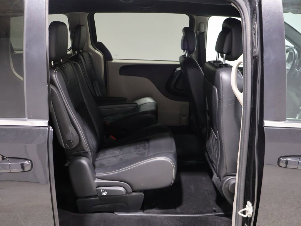 Used 2018 Dodge Grand Caravan SXT image 22