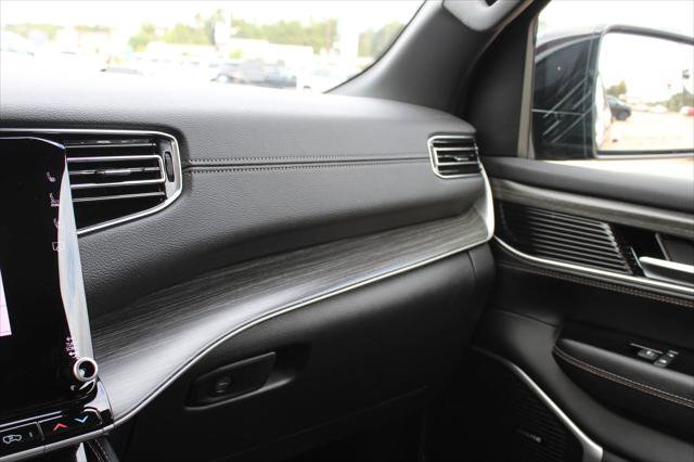 Certified 2024 Jeep Wagoneer Series II w/ Flexible Seating Group image 25