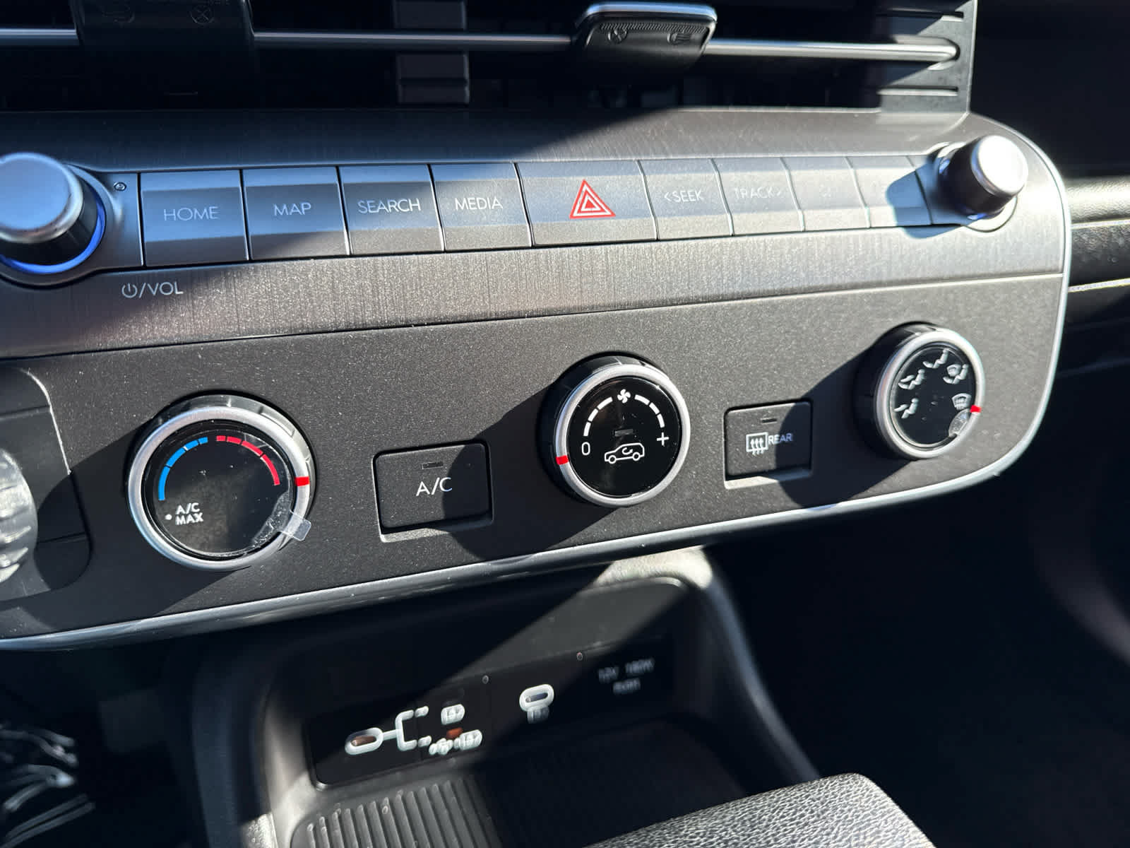 Used 2024 Hyundai Kona SE FWD image 17