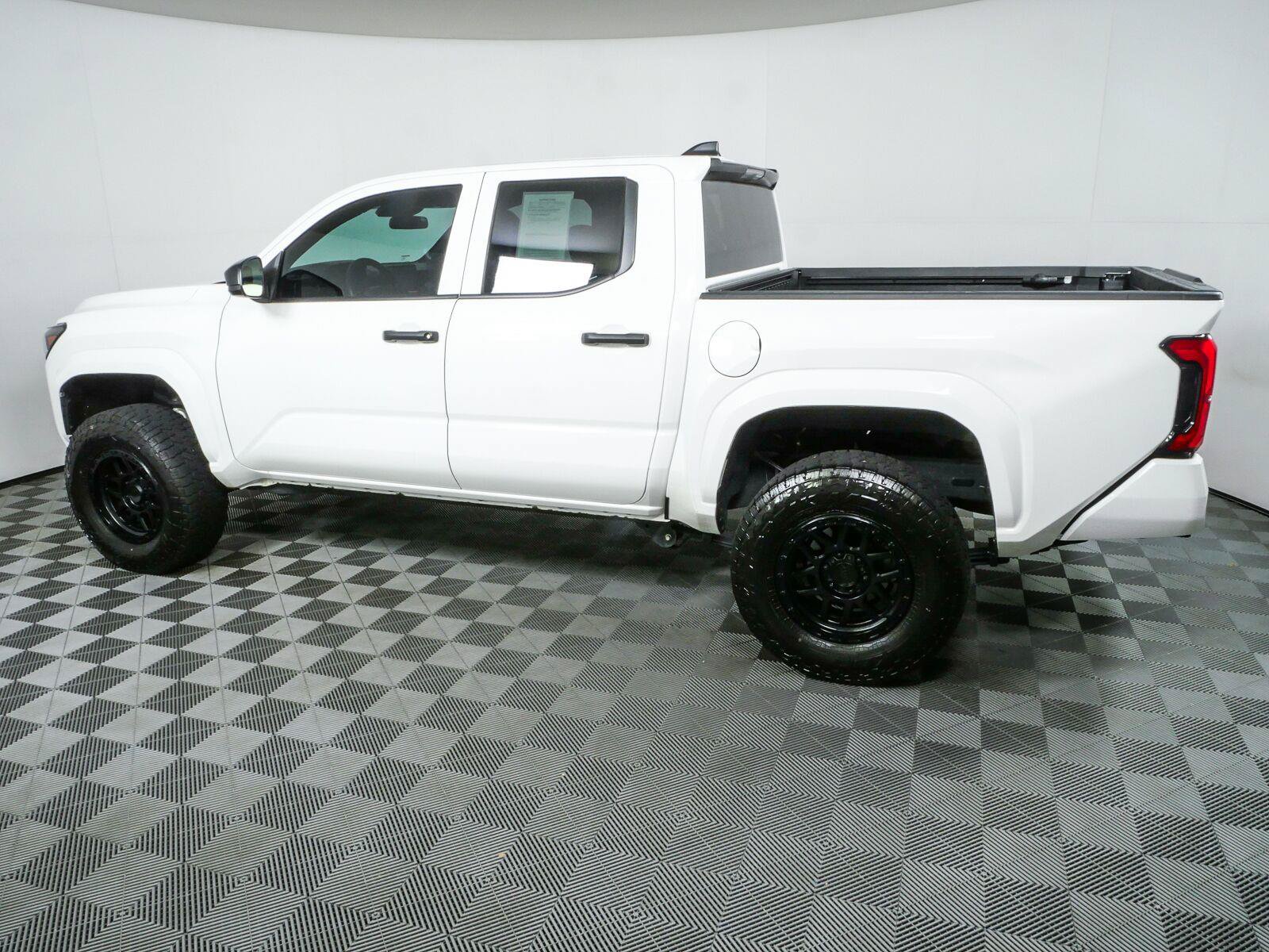 Used 2025 Toyota Tacoma SR AWD/4WD image 27