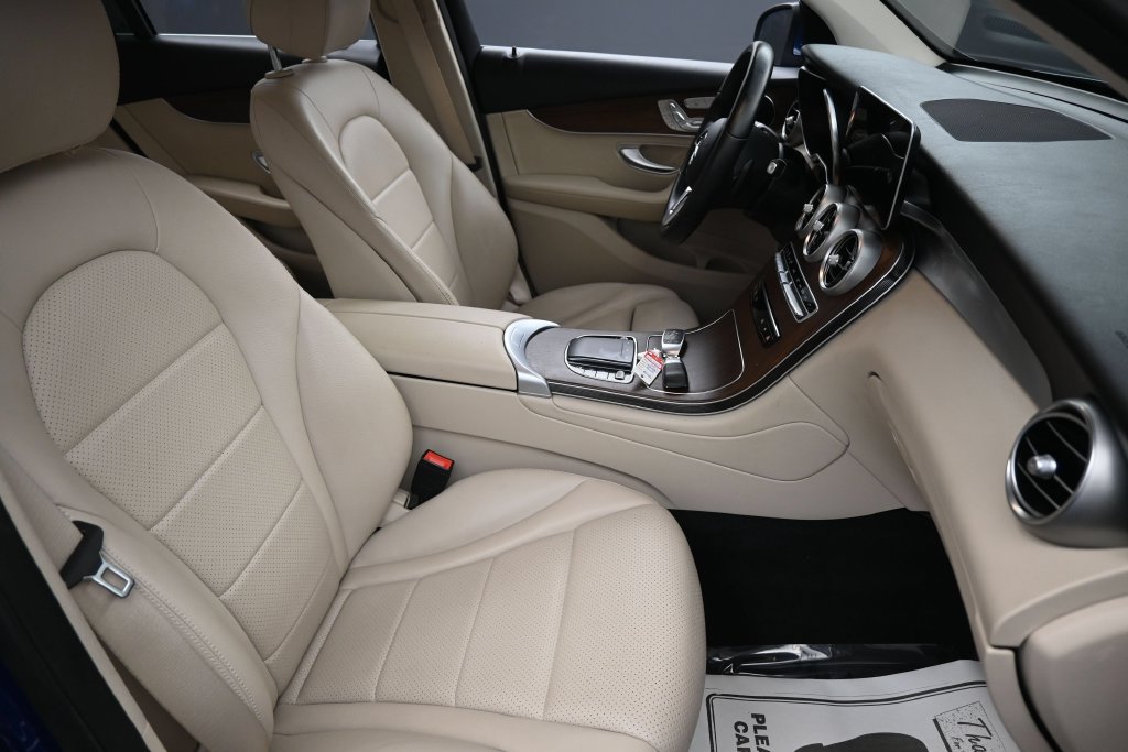 Used 2022 Mercedes-Benz GLC 300 w/ Premium Package Lite image 32