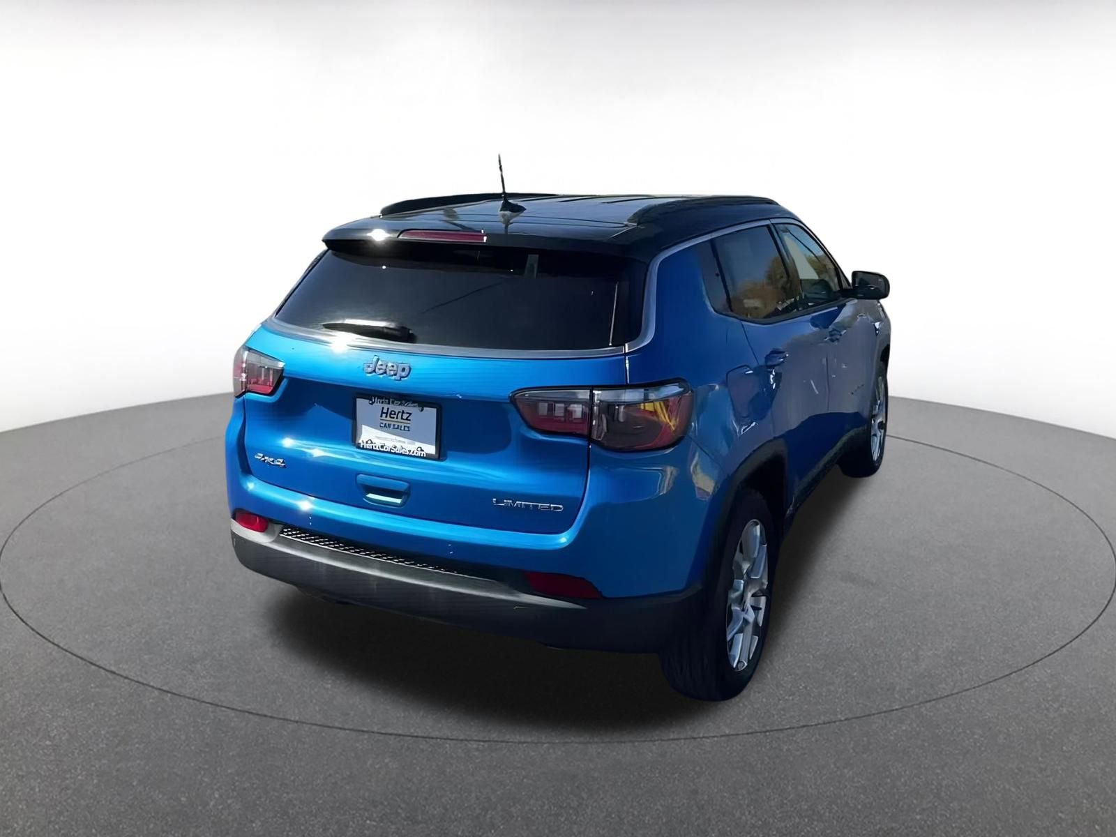 Used 2025 Jeep Compass Limited image 14