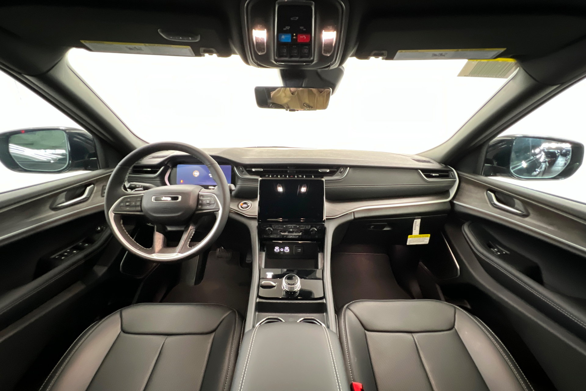 New 2025 Jeep Grand Cherokee Limited w/ Luxury Tech Group II AWD/4WD image 9