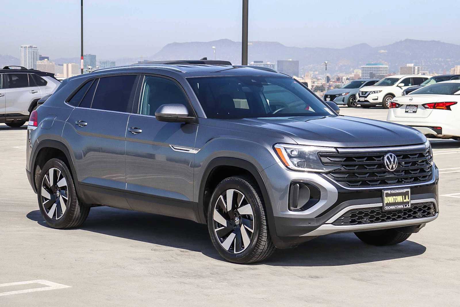 Used 2025 Volkswagen Atlas Cross Sport SE image 3