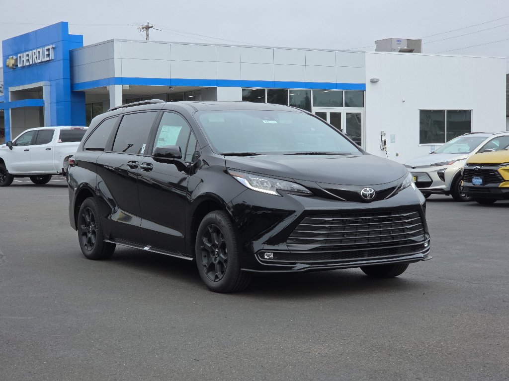 New 2026 Toyota Sienna XLE Woodland Edition AWD/4WD image 2