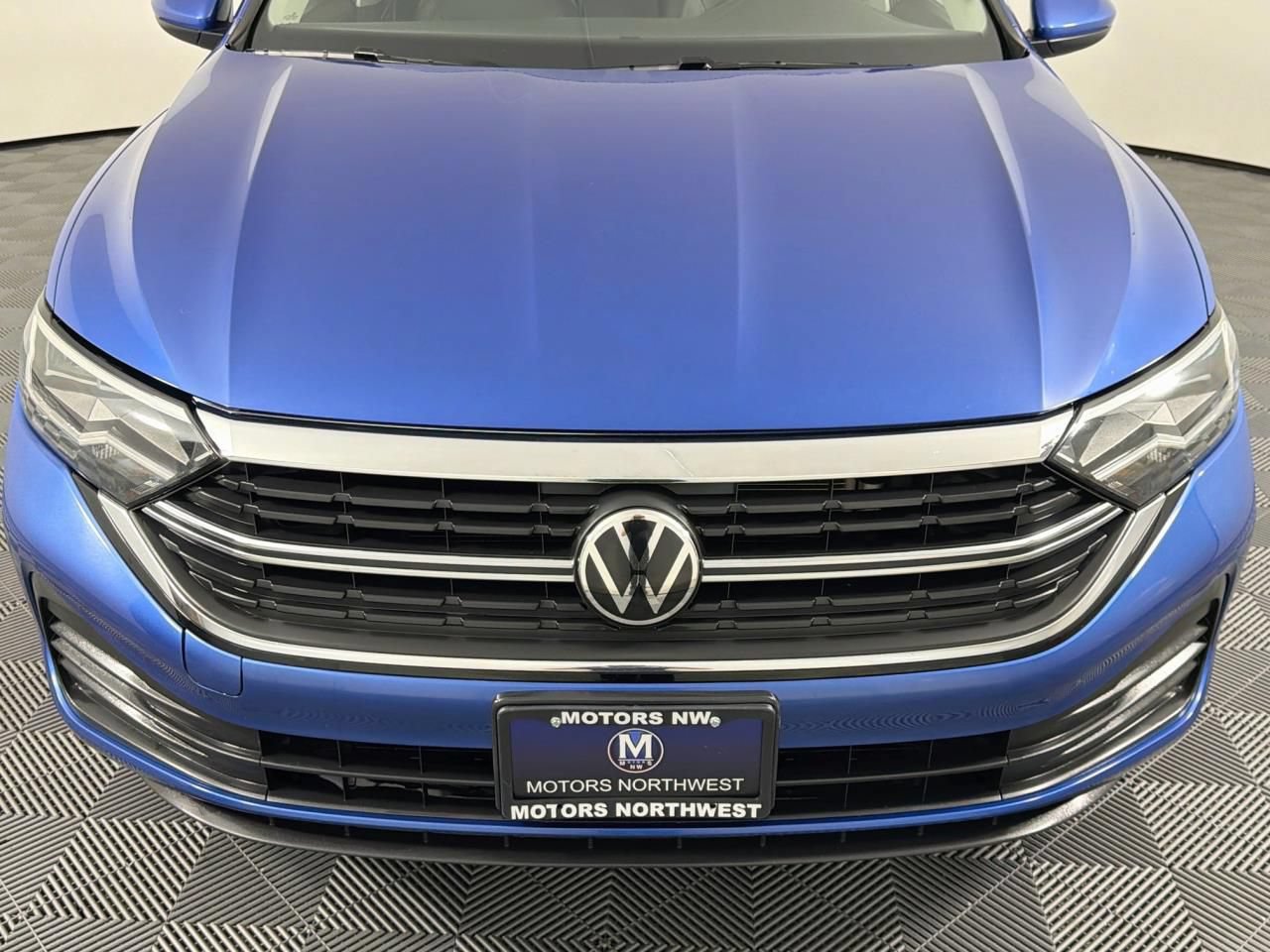 Used 2024 Volkswagen Jetta SE FWD image 2