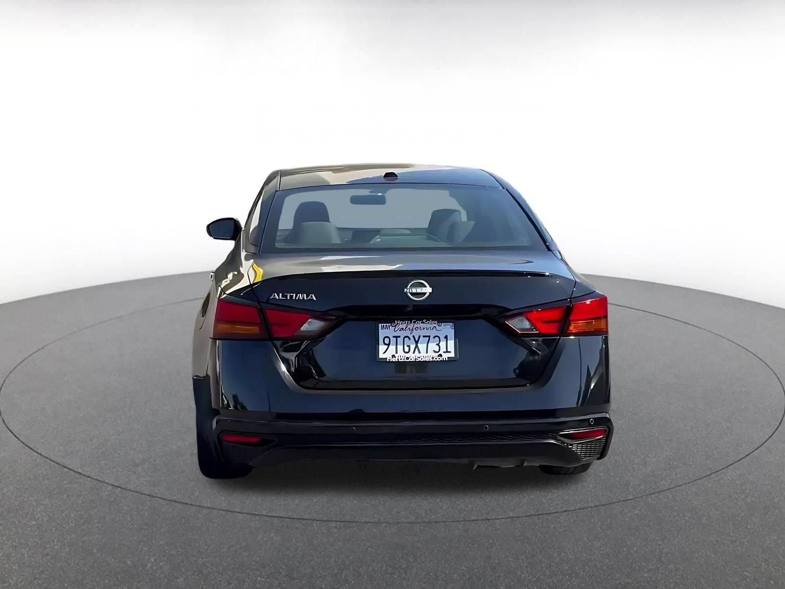 Used 2025 Nissan Altima 2.5 SV FWD image 12