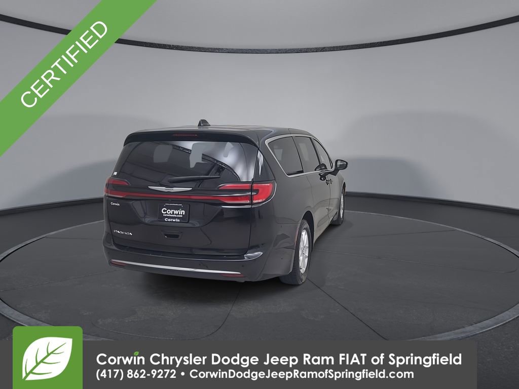 Certified 2023 Chrysler Pacifica Touring-L image 15